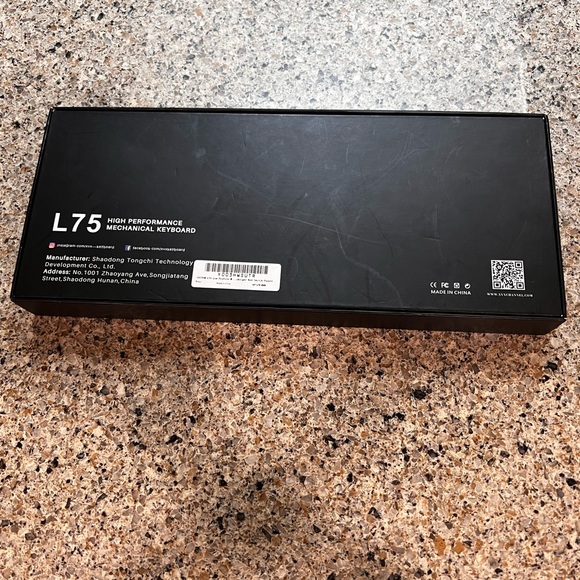 Costom L75 low profile mechanical keyboard, used and slight cosmetic damage. - Picture 7 of 9